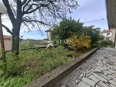 Rijeka, Gornja Drenova - Haus mit drei Wohnungen, großer Gartenbereich - 10