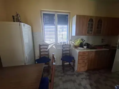 Rijeka, Gornja Drenova - Haus mit drei Wohnungen, großer Gartenbereich - 16