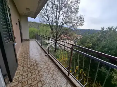 Rijeka, Gornja Drenova - Haus mit drei Wohnungen, großer Gartenbereich - 19