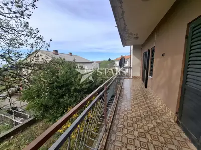 Rijeka, Gornja Drenova - Haus mit drei Wohnungen, großer Gartenbereich - 13