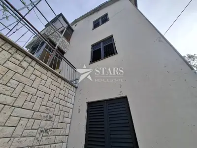 Rijeka, Gornja Drenova - Haus mit drei Wohnungen, großer Gartenbereich - 2