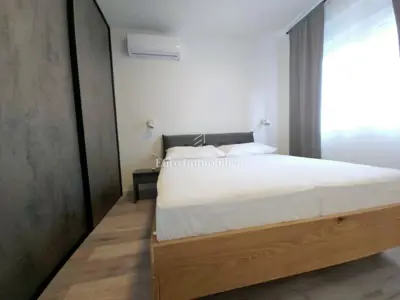 Kuća 198 m², Malinska - centar, garaža i okućnica - 18