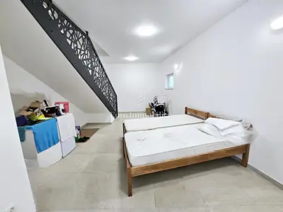 Kuća 198 m², Malinska - centar, garaža i okućnica - 16