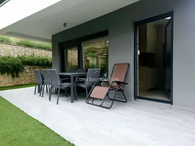Haus 198 m², Malinska - Zentrum, Garage und Gartenfläche
