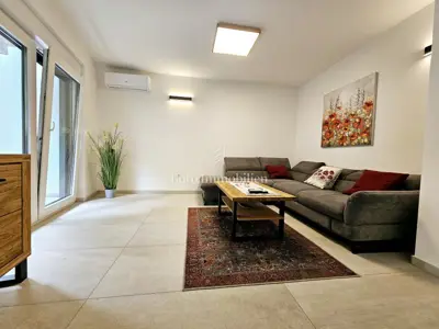 Kuća 198 m², Malinska - centar, garaža i okućnica - 11