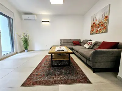Kuća 198 m², Malinska - centar, garaža i okućnica - 7