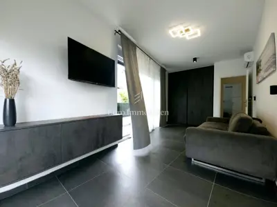 Kuća 198 m², Malinska - centar, garaža i okućnica - 10