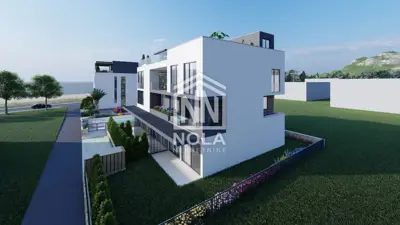 Luksuzni stan sa vrtom, 80 m od mora