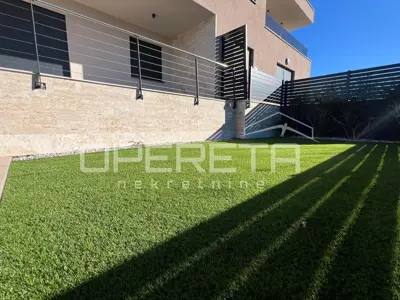 Istrien, Banjole, luxuriöse Wohnung mit Garten und Pool im Erdgeschoss, 3SZ, Nähe zum Strand