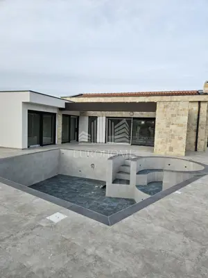 Kuća 145 m², Debeljak kod Sukošana, bazen i vrt - 7