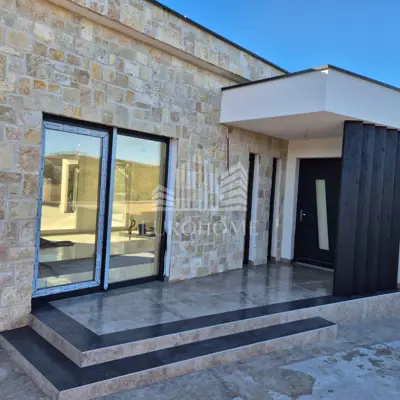 House 145 m², Debeljak near Sukošan, pool and garden