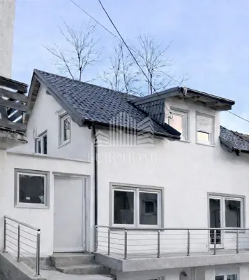 House, Kustošija, three apartments and outdoor parking space