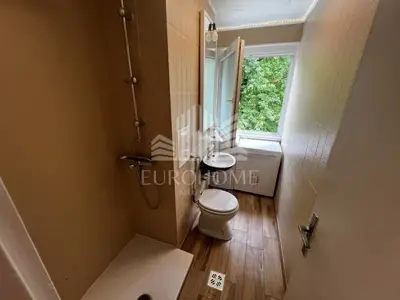 Stan 50 m², Folnegovićevo naselje - 3. kat, renoviran - 12