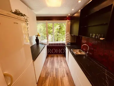 Stan 50 m², Folnegovićevo naselje - 3. kat, renoviran - 10