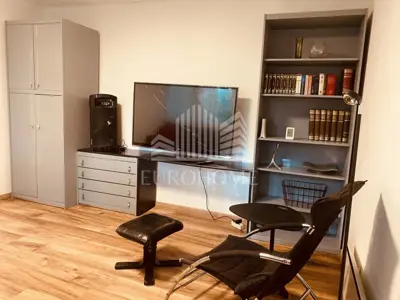 Stan 50 m², Folnegovićevo naselje - 3. kat, renoviran - 5