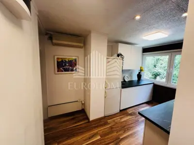 Stan 50 m², Folnegovićevo naselje - 3. kat, renoviran - 7