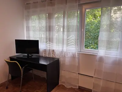 Stan 50 m², Folnegovićevo naselje - 3. kat, renoviran - 3