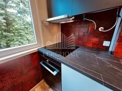 Stan 50 m², Folnegovićevo naselje - 3. kat, renoviran - 15