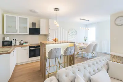 Zadar, Jazine – trosoban stan 87,62 m² s pogledom na more - 5