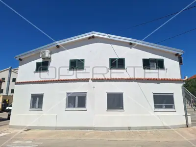 Kuća 550 m², Jezera na Murteru, bazen i poslovni prostor