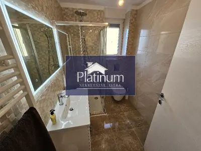 Stan 126 m², Pula Centar - 2 terase i 2 parkirna mjesta - 7