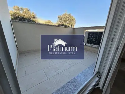 Stan 126 m², Pula Centar - 2 terase i 2 parkirna mjesta - 14