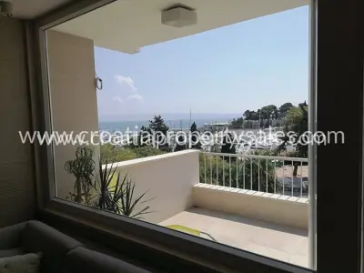 Apartment 87 m², Split center - sea and marina view - 2