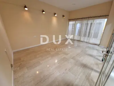 Poslovni prostor 25 m², Krk - centar i parkirno mjesto