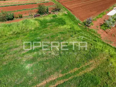 Građevinsko zemljište 1.011 m², Kaštelir - mirna slijepa ulica - 4