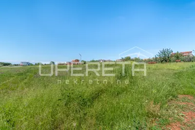 Građevinsko zemljište 1.011 m², Kaštelir - mirna slijepa ulica - 3