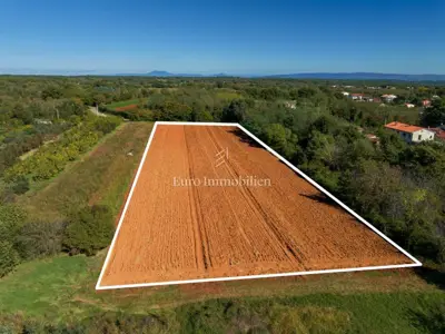 Marčana - land of regular shape with access - 5