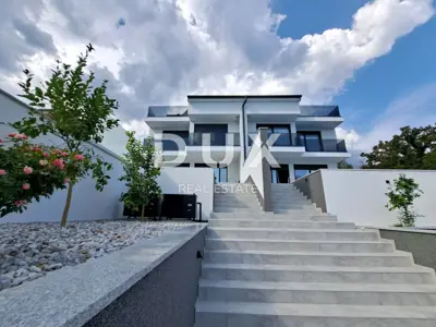 OPATIJA, LOVRAN - Luxusvilla mit zwei Wohnungen, zwei Pools und Meerblick