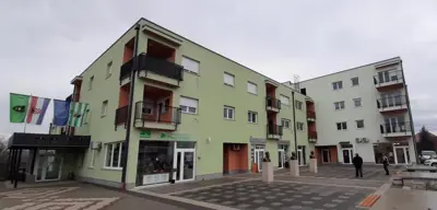 Wohn- und Geschäftsgebäude, Pisarovina, Ortszentrum und 14 Wohnungen
