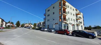 Wohn- und Geschäftsgebäude, Pisarovina, Ortszentrum und 14 Wohnungen - 2