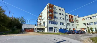Wohn- und Geschäftsgebäude, Pisarovina, Ortszentrum und 14 Wohnungen - 4