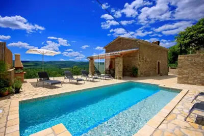 Villa 116 m², Oprtalj Umgebung - Pool und Panoramablick