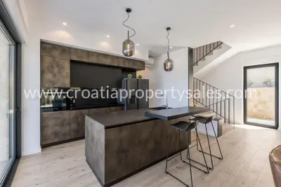 Villa 552 m², Rogoznica - Meerblick und Pool - 9