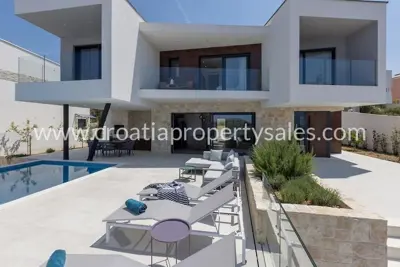 Villa 552 m², Rogoznica - Meerblick und Pool - 12