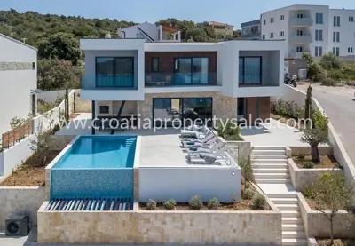 Villa 552 m², Rogoznica - Meerblick und Pool