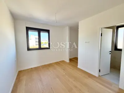 Stan 89 m², Privlaka - 3 spavaće sobe i lođa - 10