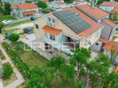 House 208 m², Nin - Sabunike, 3 apartments and garden