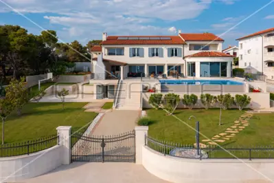 Vila 1000 m², Zablaće kod Šibenika, uz obalu i bazen - 2