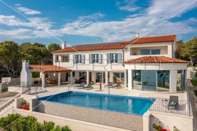 Vila 1000 m², Zablaće kod Šibenika, uz obalu i bazen - 1