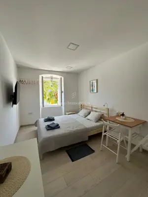 Renoviertes Haus mit 5 Einheiten erste Reihe zum Meer, Mali Lošinj - 4