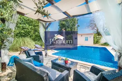 Kuća 180 m², Marčana - rustikalna s vrtom i ljetnom kuhinjom - 19