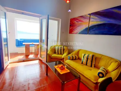 Apartment 49 m², Novi Vinodolski near the center, sea view