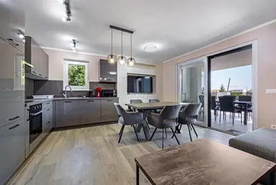 Wohnung 80 m², Poreč - Terrasse mit Jacuzzi und Sauna - 2