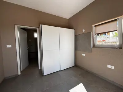 Haus, Kaštelir, Wohn- und Geschäftskomplex mit Hof - 11