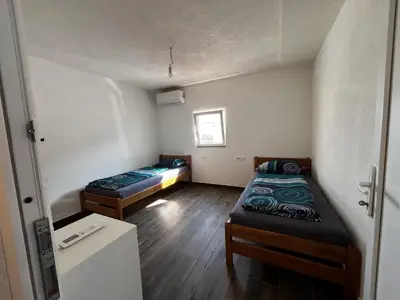 Haus, Kaštelir, Wohn- und Geschäftskomplex mit Hof - 17