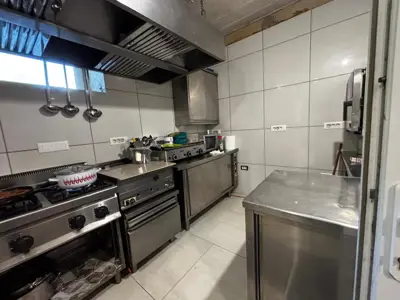Haus, Kaštelir, Wohn- und Geschäftskomplex mit Hof - 10